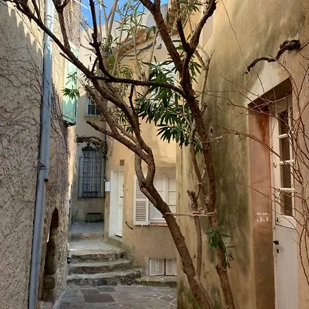 - Le Paradou * Le Rayol-Canadel-sur-Mer